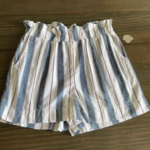 NWT shorts with vertical stripe pattern in white blue red 70s small large